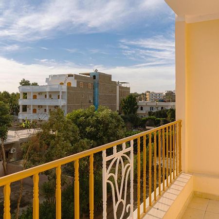 Spring Hotel Luxor Buitenkant foto